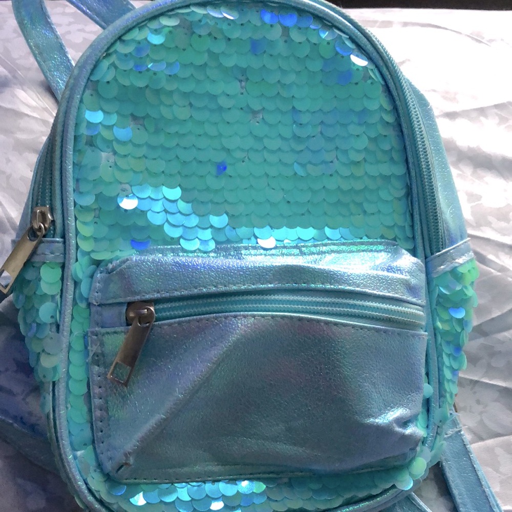 Light-blue,dark-blue,and Thiel mermaid holographic